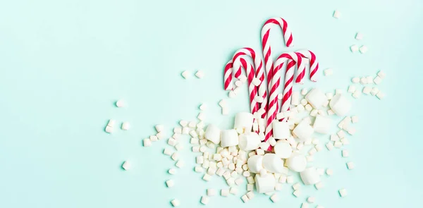 Red Candy Canes Pile Marshmallows Turquoise Background — Stock Photo, Image