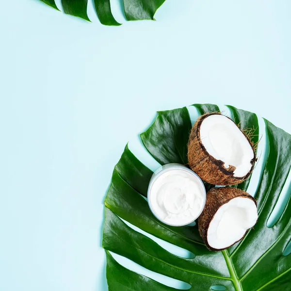 Biologische Kokosnoot Boter Crème Jar Palm Blad Met Kokosnoot Stukken — Stockfoto