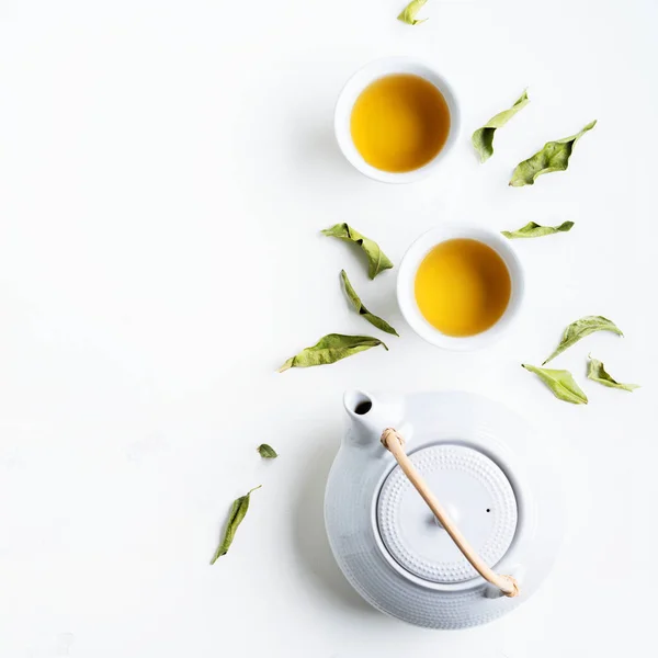 Asiatische Set Mit Grünem Tee Tassen Und Teekanne Auf Weißem — Stockfoto