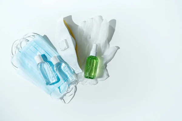 Set Van Bescherming Wegwerp Filteren Veiligheid Gezicht Maskers Handschoenen Ontsmettingsmiddel — Stockfoto