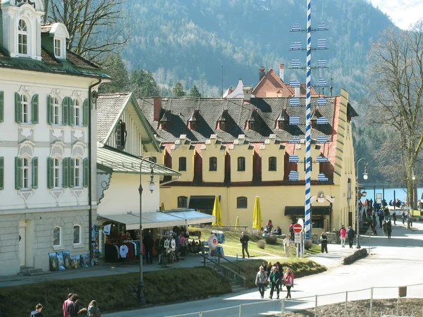 Schwangau Kallas Byn Kungliga Slott Det Ligger Ett Berg Över — Stockfoto