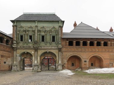 Moskova. Krutitskoe metochion-iki kilise ile Saray topluluğu karo krutitskiy Teremok, kutsal kapı içerir.                               