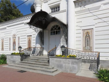 Tarusa, oka nehrinin kıyısında yer alan basit bir şehirdir. Peter ve Paul Katedrali. Galerisi.                                