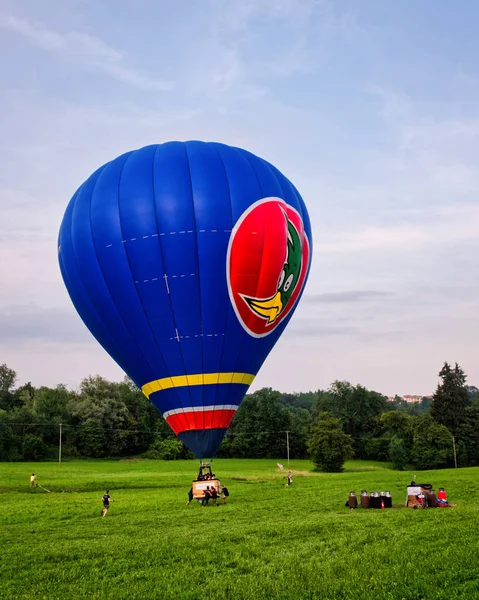 Biella Itália Junho 2018 Balão Voo Durante Aterrissagem Ancoragem Festival — Fotografia de Stock