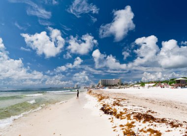 Karayip plaj ve turkuaz Cancun, Playa delfines, Quintana Roo, Meksika, 7 Eylül 2018 yılında bir cennet peyzaj için