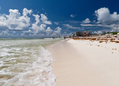 Karayip plaj ve turkuaz Cancun, Playa delfines, Quintana Roo, Meksika, 7 Eylül 2018 yılında bir cennet peyzaj için