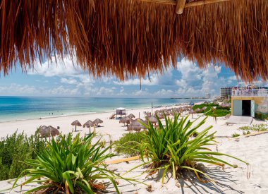 Karayip plaj ve turkuaz Cancun, Playa delfines, Quintana Roo, Meksika, 7 Eylül 2018 yılında bir cennet peyzaj için