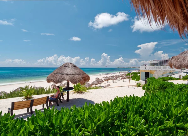 Karibikstrand Und Türkisfarbenes Meer Für Eine Paradiesische Landschaft Cancun Playa — Stockfoto