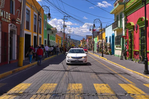 Avenida Morelos calle de Cholula en día soleado — Foto de Stock