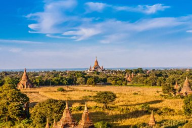 Ananda Tapınağı ve pagodadan eski Bagan, Myanmar içinde doğal bir görünüm