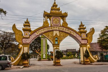 Devlet Pariyatti Sasana Üniversitesi Kampüsü, Mandalay, Myanmar kapısı