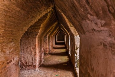 Bir koridorda Mahar Aung Mye Bon San Manastırı, Inn Wa, Myanmar