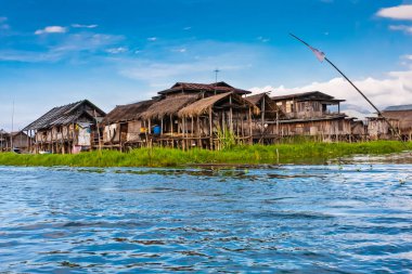 Inle Gölü, Myanmar üzerinde bir köyü