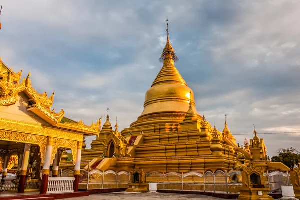 Kuthodaw Pagoda Mandalay Mianmar — Stock Fotó