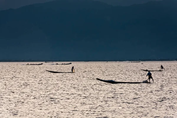 Boten Vissers Inlemeer Bij Zonsondergang Myanmar — Stockfoto