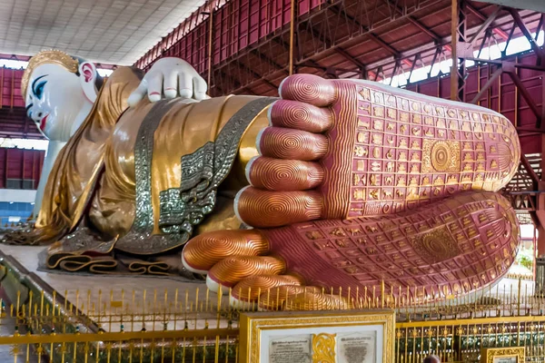 Reclining Buddha Chauk Htat Kyi Pagoda Yangon Myanmar — Stock Photo, Image