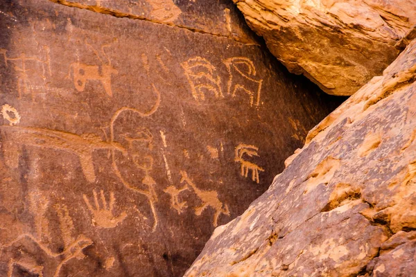Masayqirah petroglifler (Qariyat-al-Asba), Riyadh Province, Suudi Arabistan