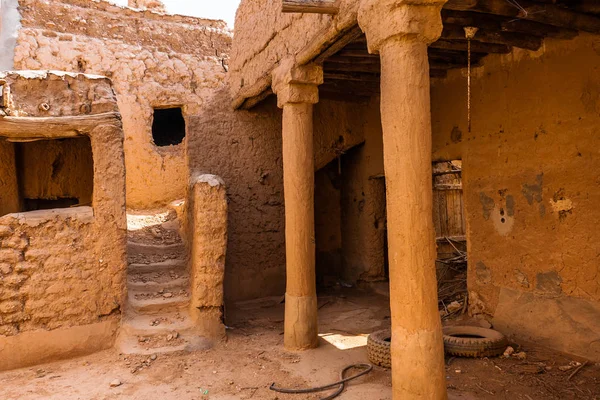 Интерьер Заброшенного Традиционного Арабского Кирпичного Дома Аль Маджма Саудовская Аравия — стоковое фото