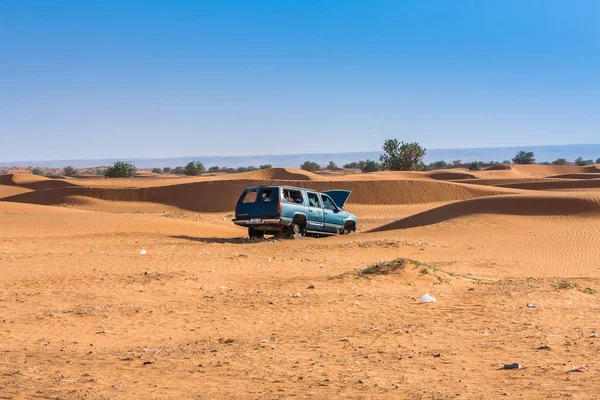 Suv Abbandonato Tra Dune Sabbia Vicino Riyadh Arabia Saudita — Foto Stock