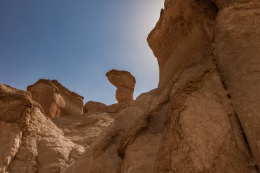 Al Khobar Caves (Jebel Qarah) çevresinde kumtaşı oluşumları, Al Hofuf, Suudi Arabistan