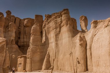Al Khobar Caves (Jebel Qarah) çevresinde kumtaşı oluşumları, Al Hofuf, Suudi Arabistan