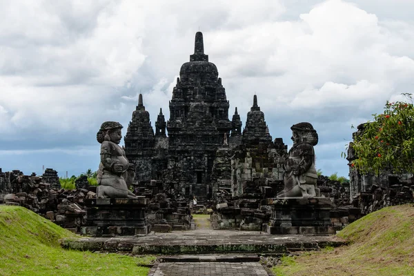 Widok Candi Sewu Sewu Temple Dwoma Dvarapala Strażnicy Przodu — Zdjęcie stockowe