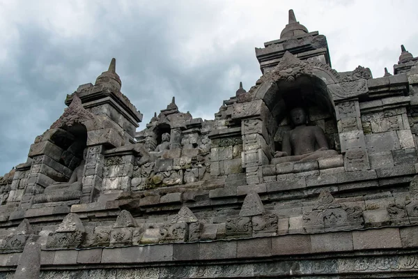 Estatuas Buda Sentado Los Nichos Del Templo Borobudur Jogjakarta —  Fotos de Stock
