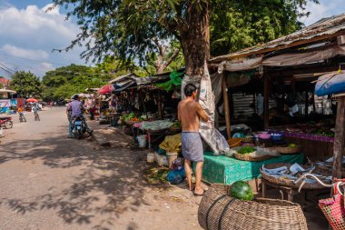 Siem Reap, Kamboçya'da bir sokak pazarı