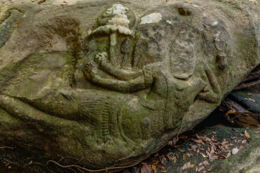 Lord Brahma bir Lotus Petal üzerinde, Kbal Spean nehir bankasında
