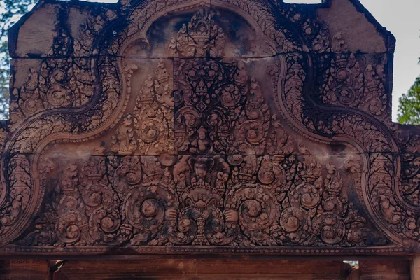 Ein Giebel Mit Mythologischen Szenen Tempel Banteay Srei Siem Reap — Stockfoto