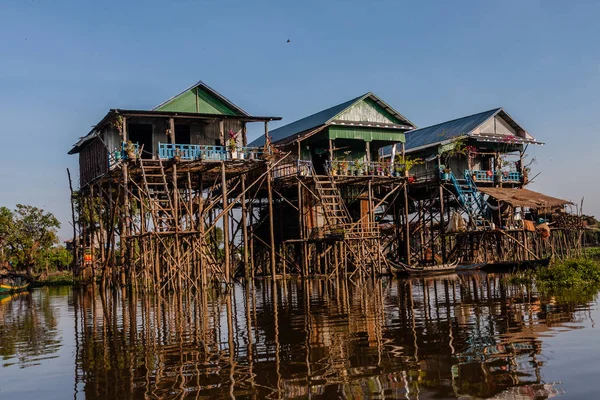 Stilt Casas Uma Aldeia Pescadores Perto Tonle Sap Lake Camboja — Fotografia de Stock