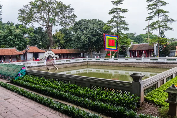 Una Piscina Templo Literatura Van Mieu Hanoi —  Fotos de Stock