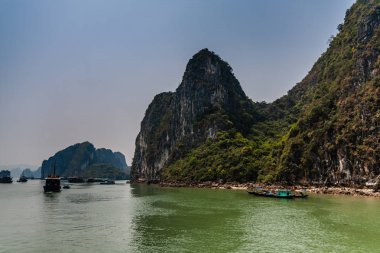 Halong Körfezi adaları ve kayaları, Vietnam