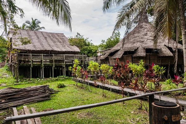 Etnik Bidayuh evi (yuvarlak), Sarawak, Borneo