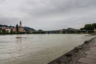 Inn Nehri'nin sağ kıyısında bir görünüm, Passau, Almanya