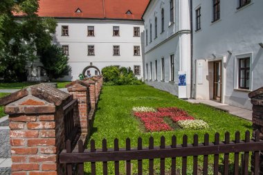 Gregor Mendel'in St. Thomas Abbey, Brno'da deneylerini yaptığı bahçe.