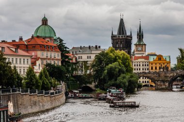 Old Town Bridge Tower, Charles Köprüsü Müzesi ve Assissi Kilisesi St Francis çatısı, Prag