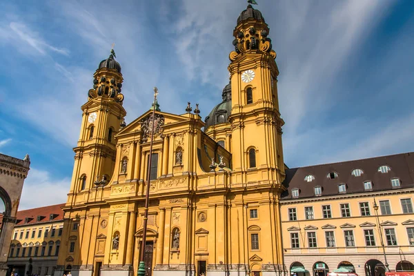 Eine Frontansicht Der Theaterkirche München — Stockfoto