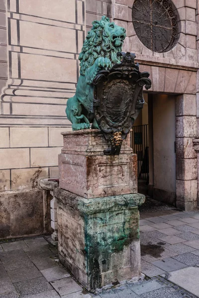 Statue Lion Side Entrance Munich Residenz — Stock Photo, Image