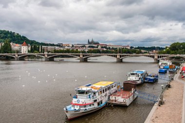 Vltava Nehri, Lejyon Köprüsü ve Prag Kalesi
