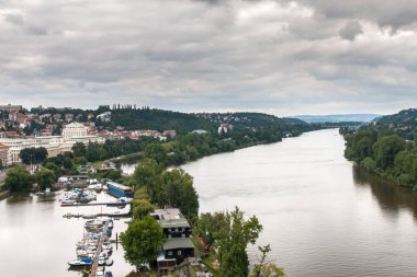 Vysehrad yakınlarındaki Vltava Nehri, Prag