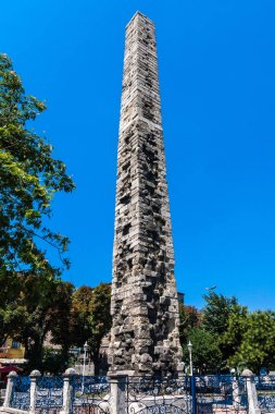Duvarlı Dikilitaş, Konstantin Dikilitaş veya Duvar Dikilitaş, İstanbul