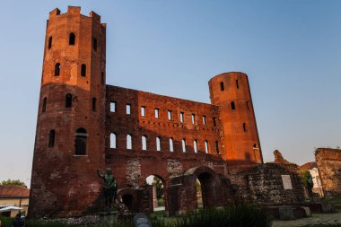 Palatine Kapısı, Torino'da bulunan Roma Çağı şehir kapısıdır.