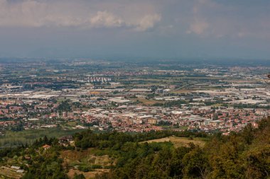 Superga Hill'den Torino banliyölerinin panoramik manzarası