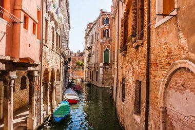 Venedik 'teki kanallardan biri.