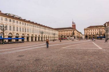 Piazza San Carlo, Torino'nun ana şehir meydanlarından biri, güney tarafından bir görünüm