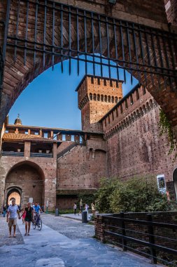 Sforzesco Kalesi'nin iç avlusu, Milano