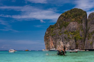 Phi Phi Adaları, Tayland turistler ile Cruise tekneleri