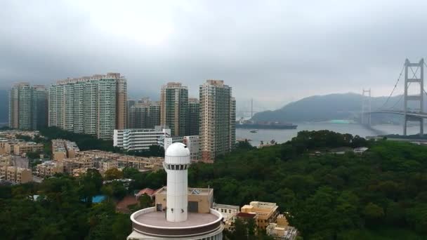 Die Wohnanlage Hochhäuser Und Flachbauten Und Tsing Bridge Wan Island — Stockvideo