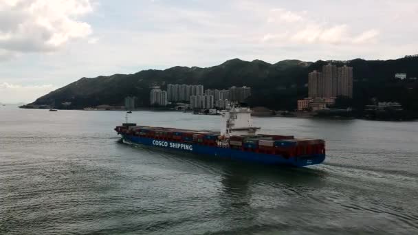 Fragtskib Forlader Hongkong Tung Wan Bay Nær Wan Island Visning – Stock-video